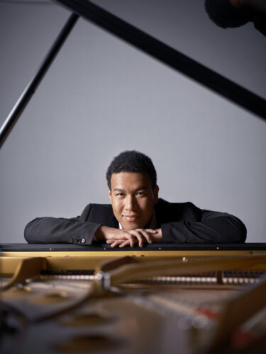 A rising classical music star makes his Maui debut